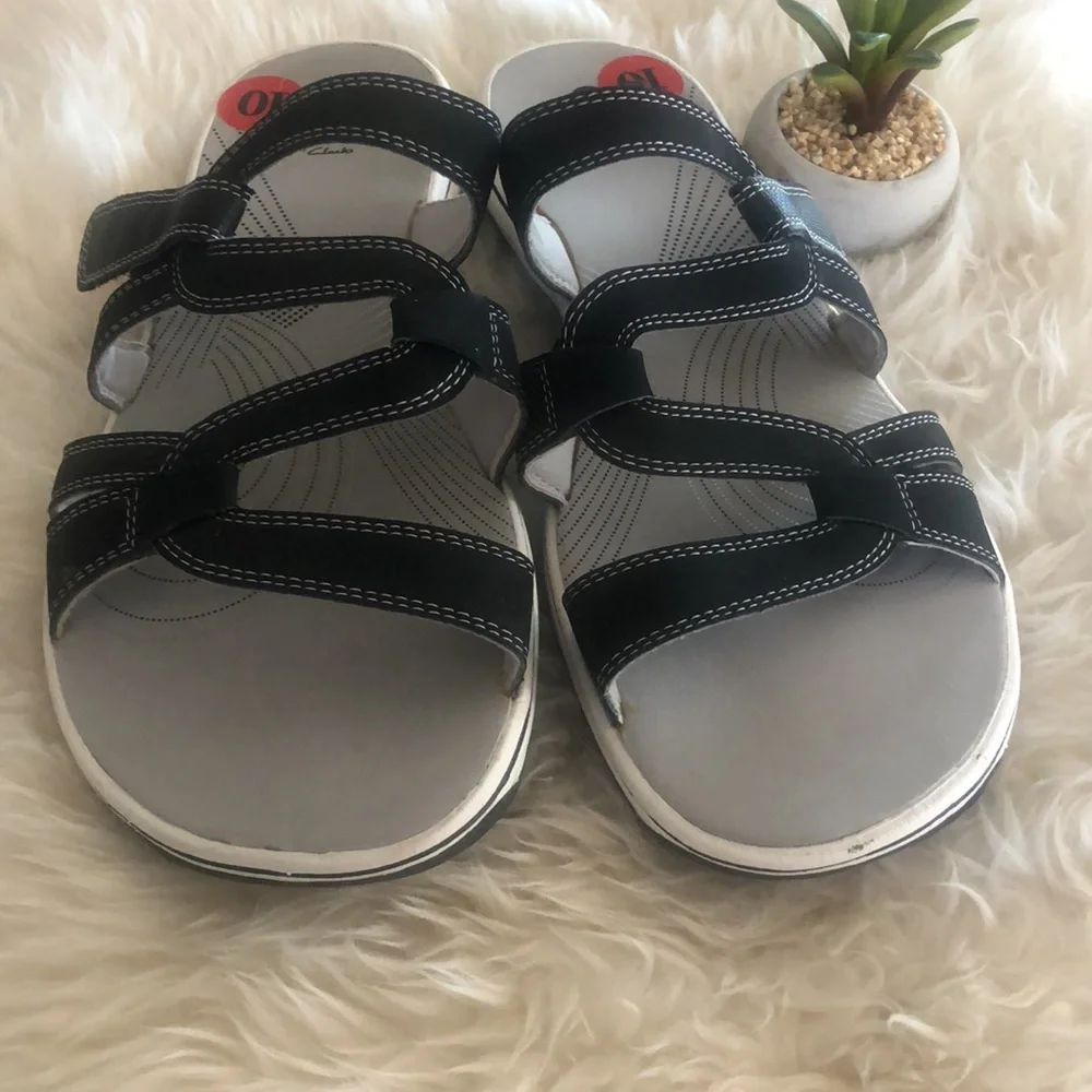 CLOUDSTEPPERS Sandals Black w/White Topstitching Cushy 1.5” Heel EUC - Picture 3 of 7